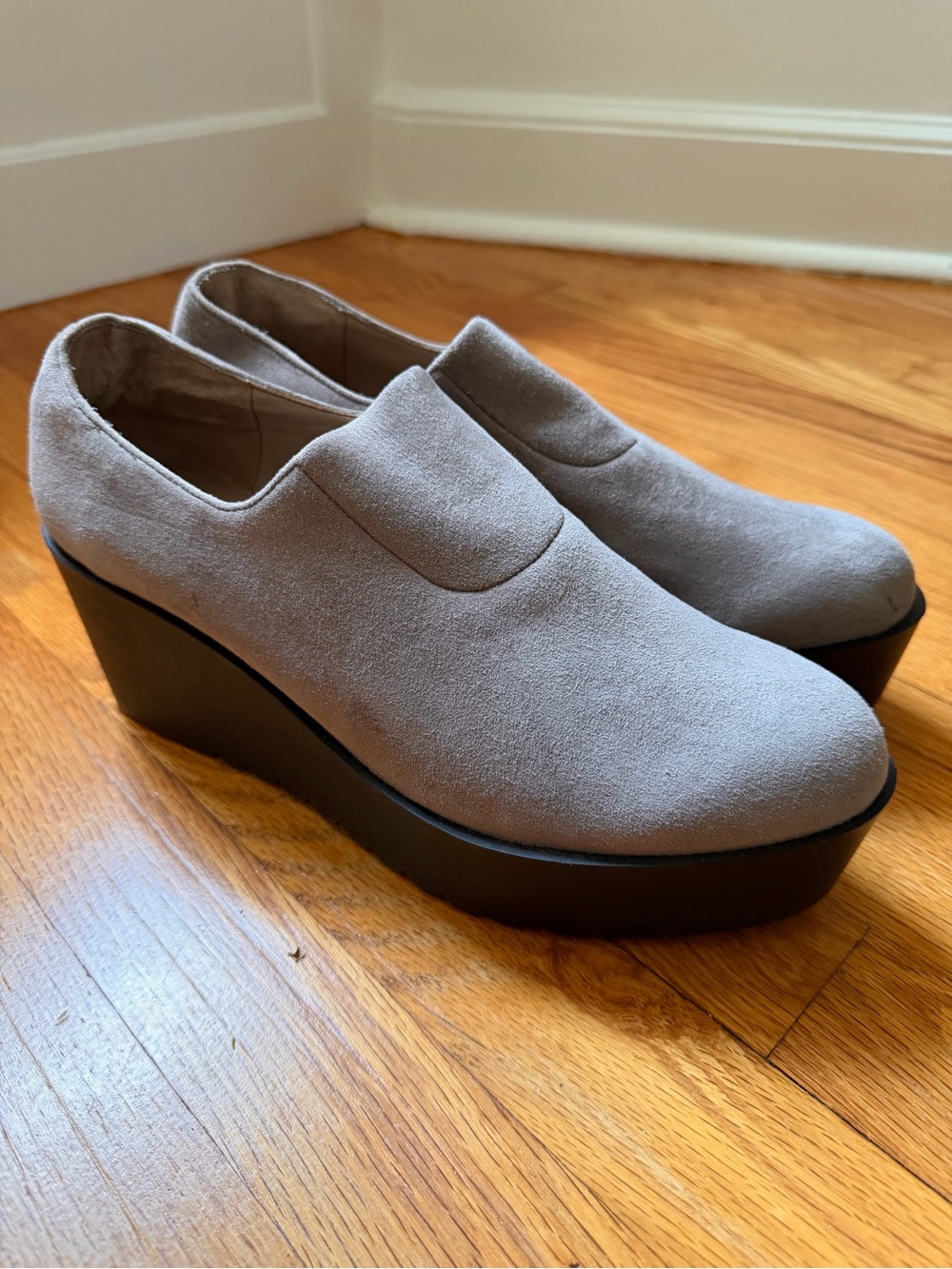 Donald J Pliner Cape Carbon Gray Taupe Suede Platform Wedge Loafers Size 9.5